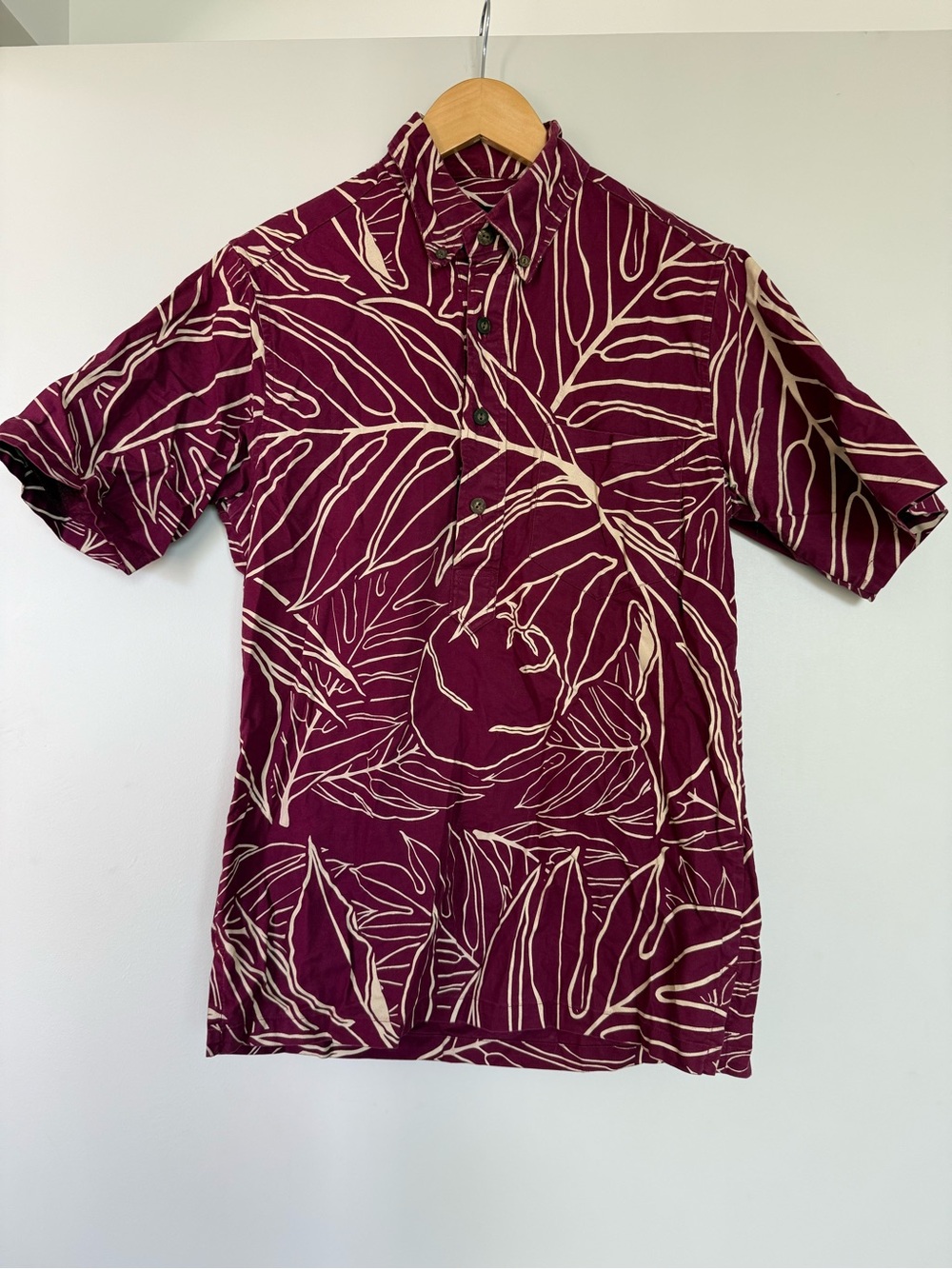 Sig Zane Maroon Short Sleeve Button-Down with Cream Leaf Print
